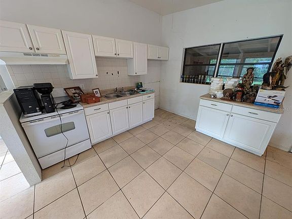 4th image of 765 GREENWAY PLACE