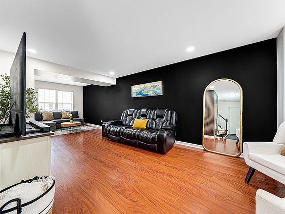 3rd image of 1165 Blackburn Dr