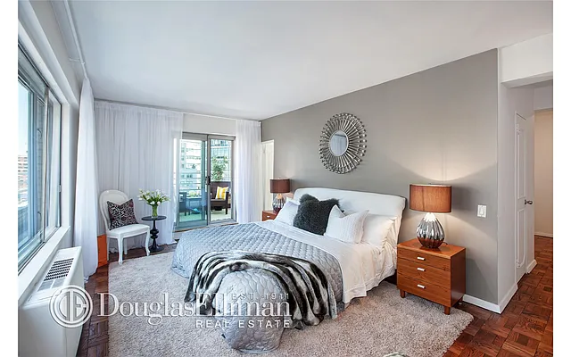 Sold by Douglas Elliman | media 21