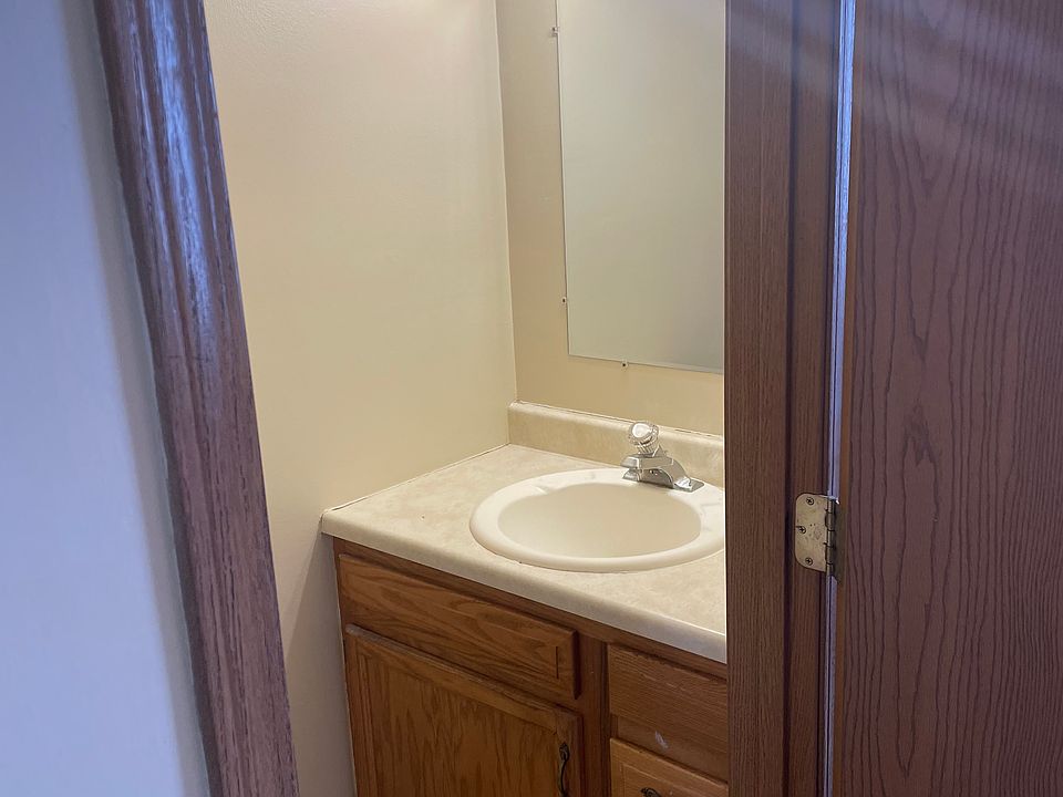 1st image of 1350 Chestnut Dr APT B