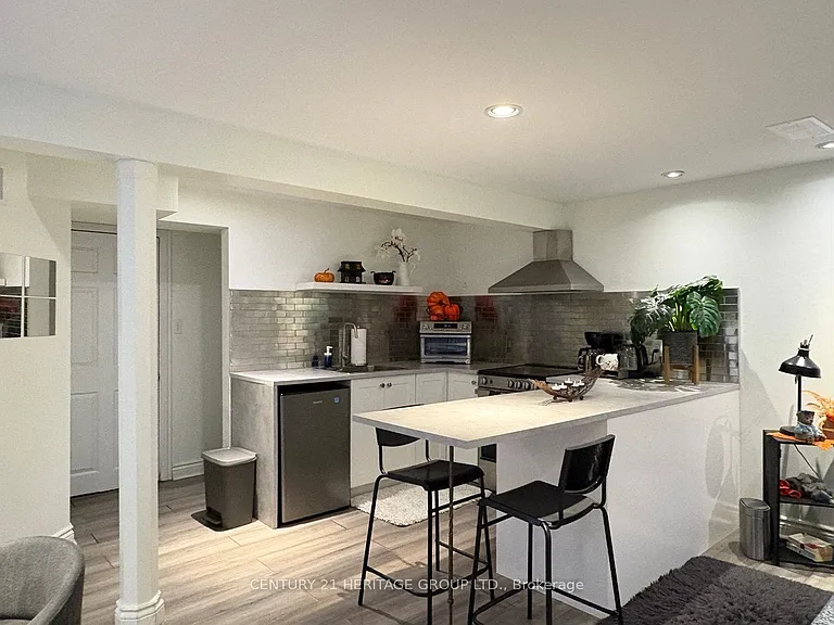 22 Cedar Cres #BASEMENT — Photo 4