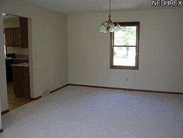 5th image of 19025 Clinton Cir