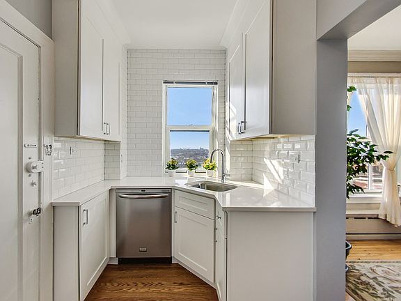 3rd image of 3520 N Lake Shore Dr APT 9H