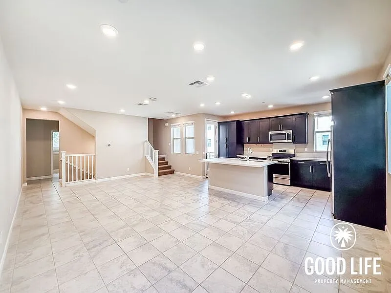 4 bed, 4.0 bath, 2173 sqft, $4,770 — Photo 2
