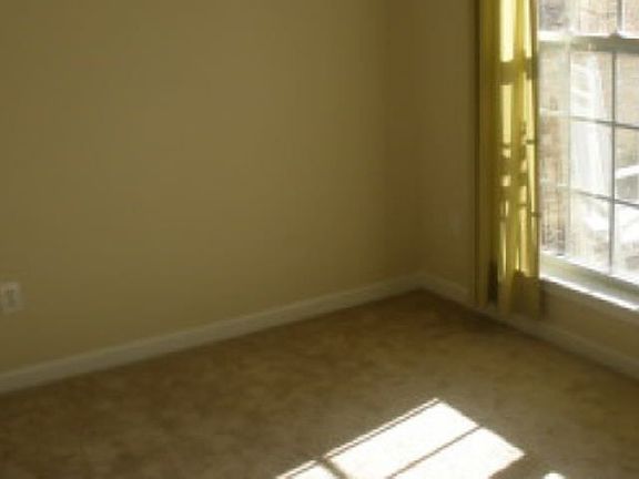 5th image of 371 Persimmon Dr