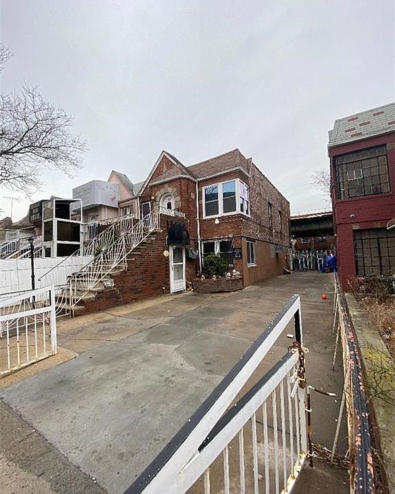 2nd image of 158 Brighton 11 St
