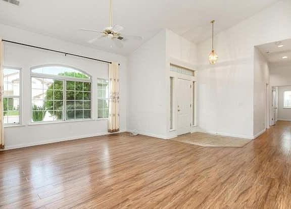 2nd image of 2832 E Cromwell Ave