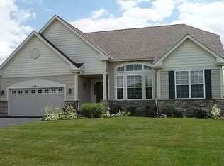 2980 Carlisle Ln, North Aurora, IL 60542