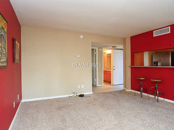 4th image of 793 Oakmont Ave Unit 204
