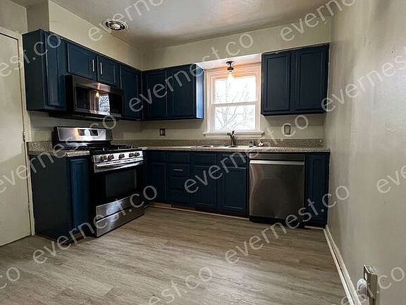 3rd image of 2428 Shirley Ave