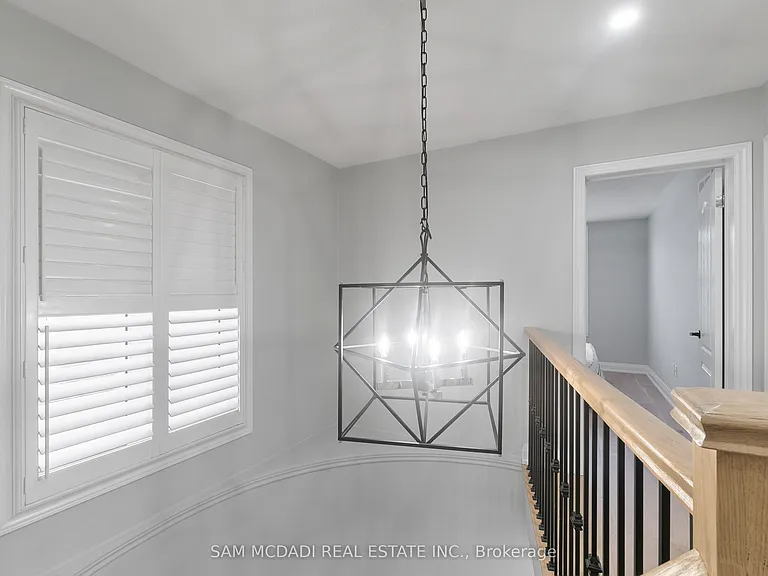 573 Settlers Rd W — Photo 13