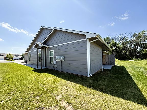 5th image of 8027 E 34th Ct S