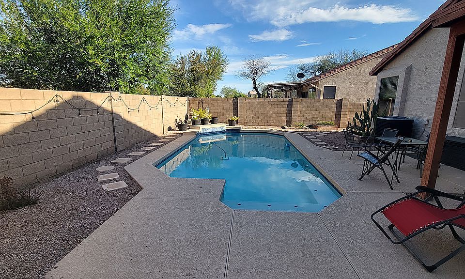 2nd image of 1025 N Tatum Ln
