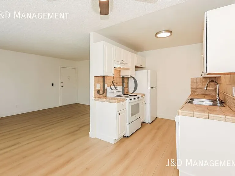 909 S Sunshine Ave S — Photo 9