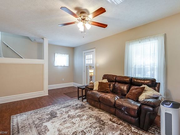 5th image of 77 Devonshire Dr