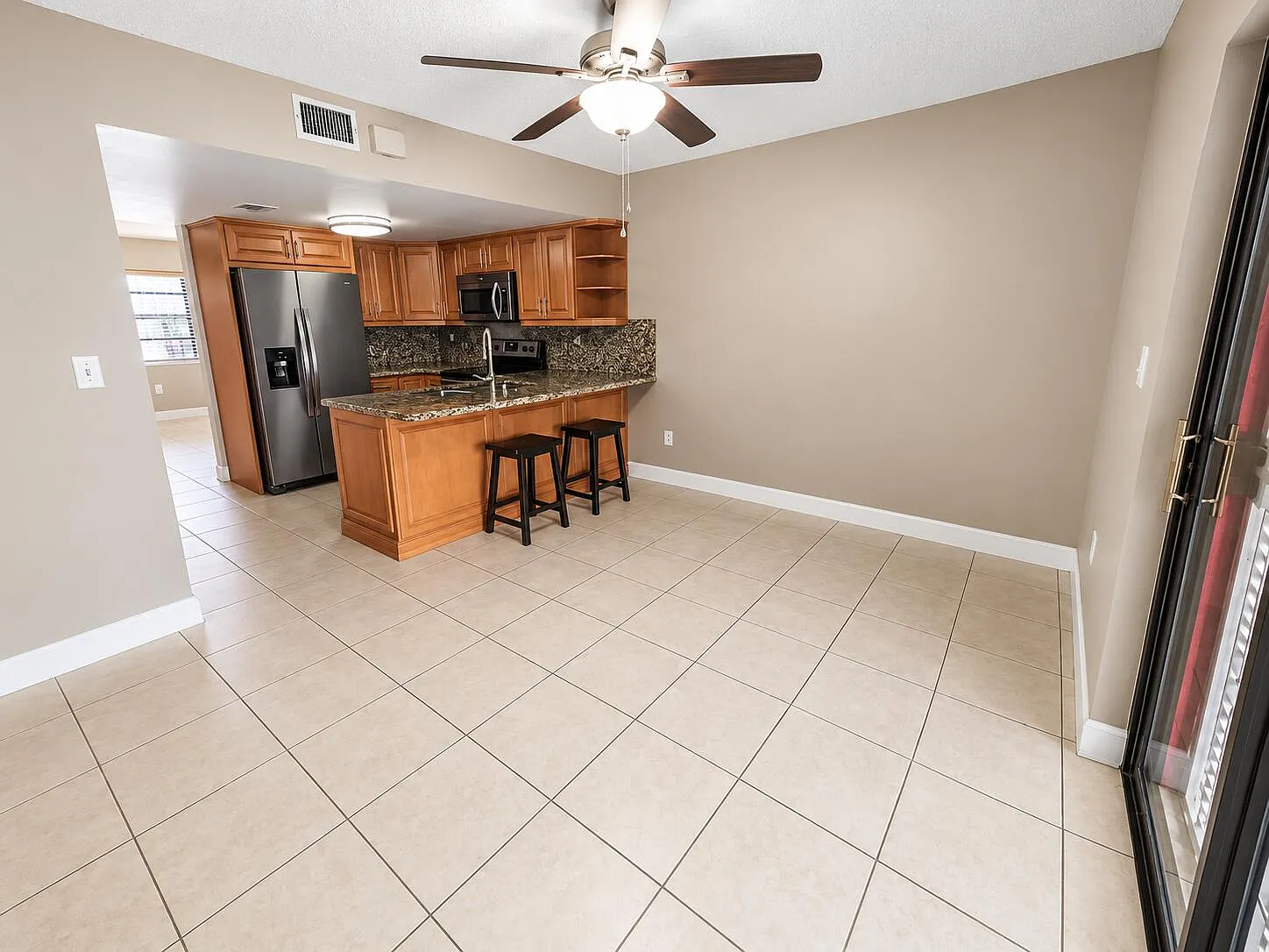 2 bed, 1.5 bath, 1000 sqft, $2,500 — Photo 3