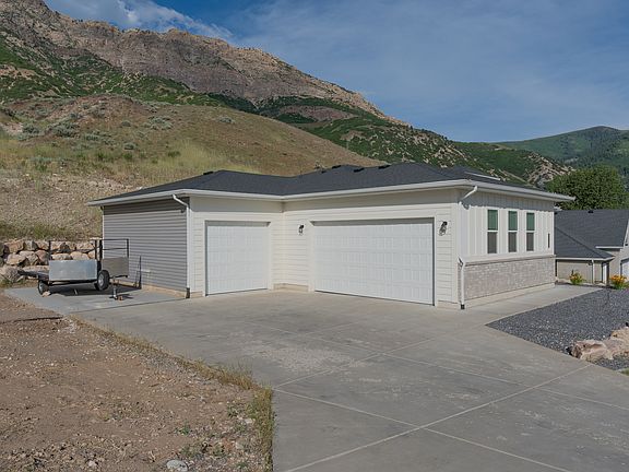 4th image of 3264 N Mountain Rd