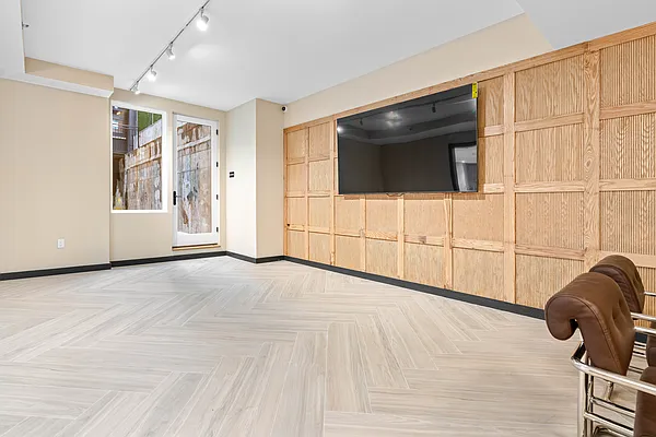 Rented by Leasing Management LLC | media 36