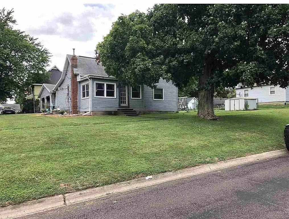 408 S Main St photo 1