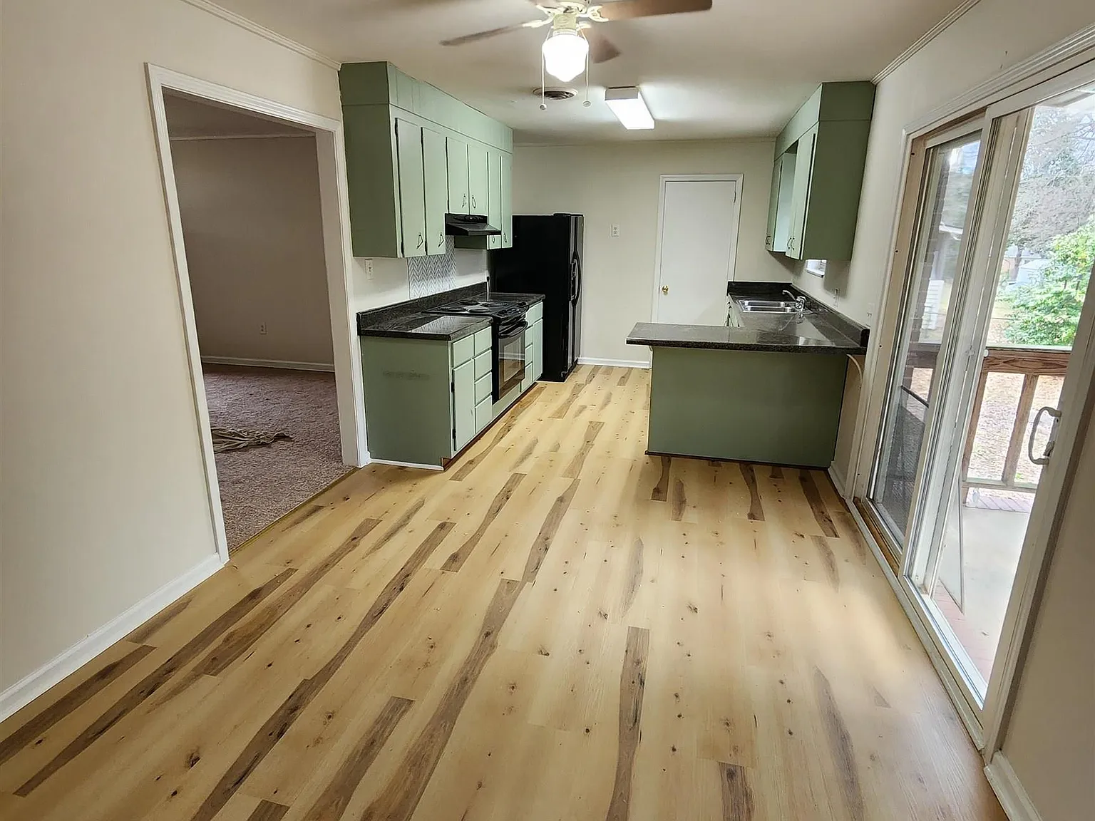 3 bed, 1.5 bath, 1187 sqft, $1,350 — Photo 4