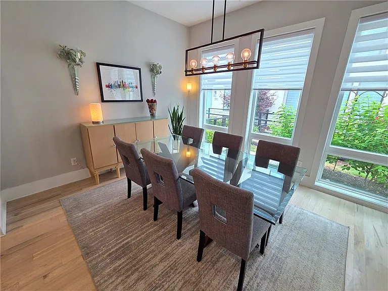 318 Gibson St SE — Photo 5