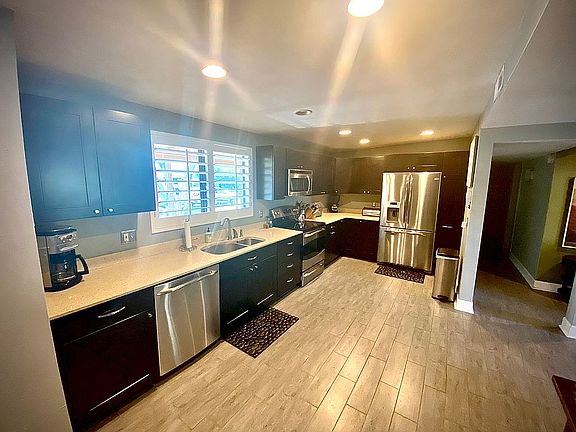 3rd image of 4916 E Amelia Ave