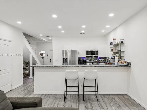2307 Washington St APT 5, Hollywood, FL 33020