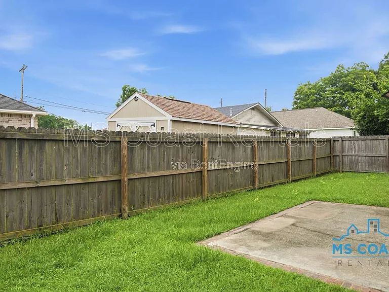 915 Old Towne St — Photo 20