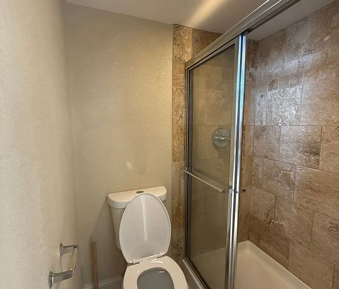 700 E 8th St #5T — Photo 11