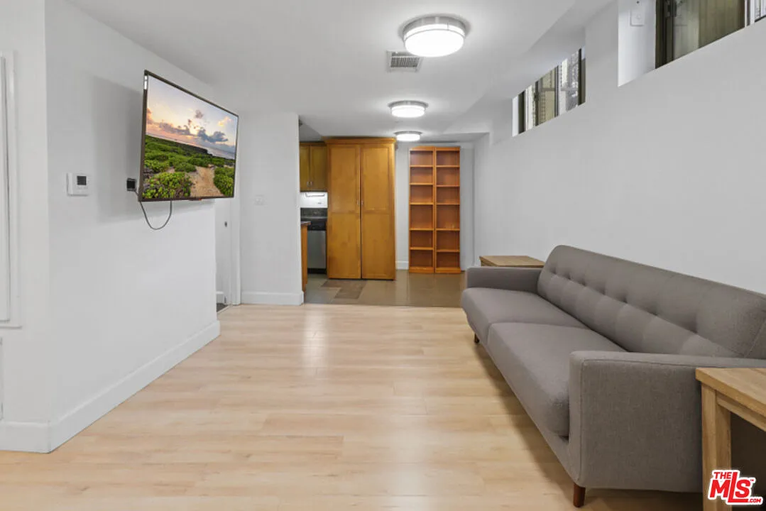 10982 Roebling Ave — Photo 4