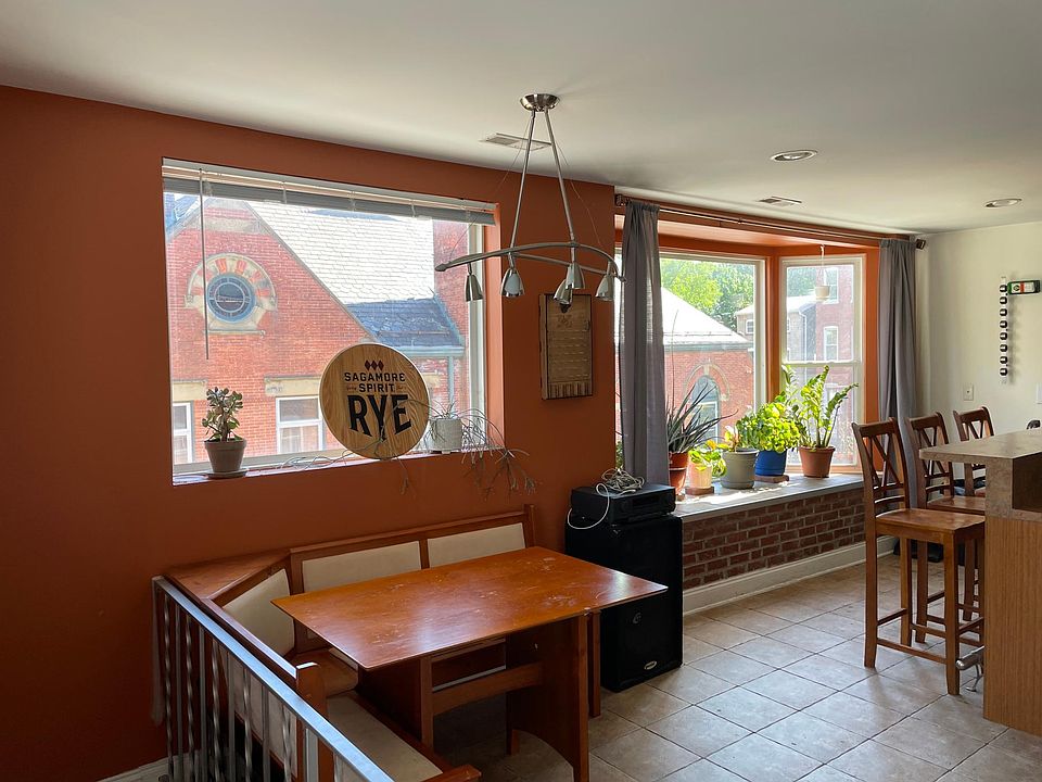 Entry with breakfast table