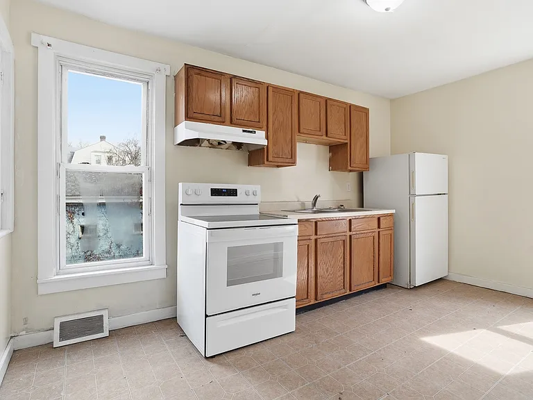 144 Ridge Ave #2 — Photo 5