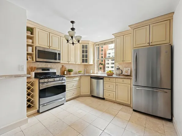 200 E 58th St APT 11H, New York, NY 10022