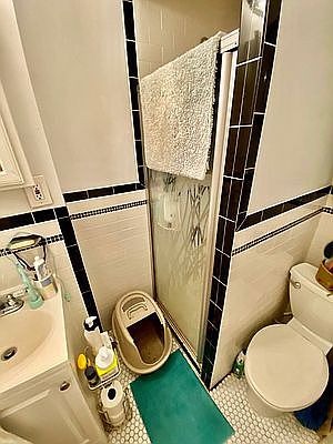 2nd image of 42 W 72nd St APT 11d