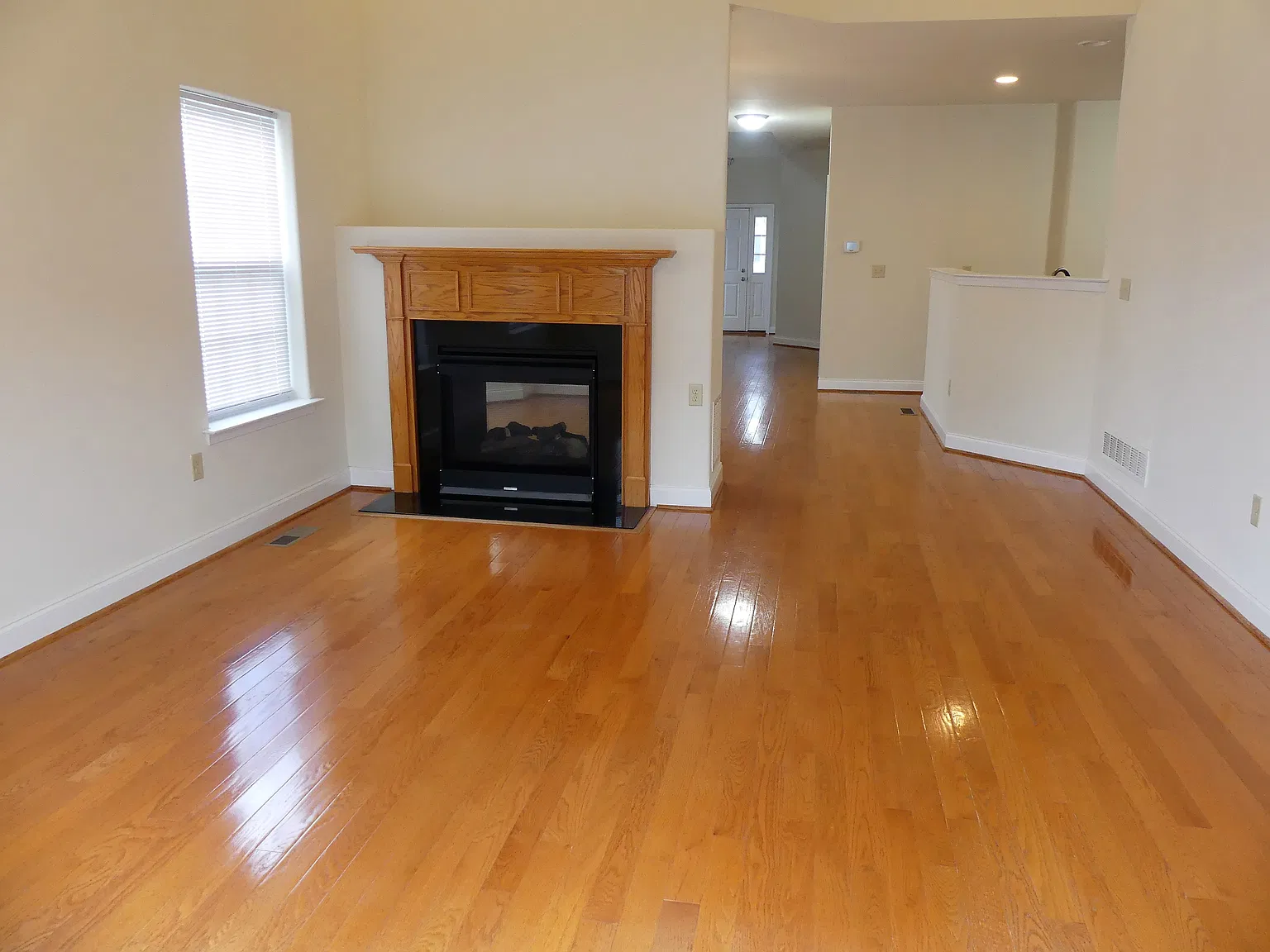 3 bed, 2.5 bath, 2106 sqft, $2,800 — Photo 4
