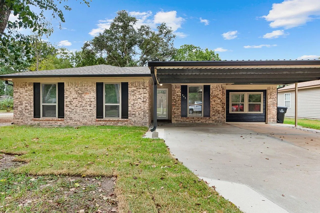 4 bed, 1.5 bath, 1487 sqft, $1,950 — Photo 1