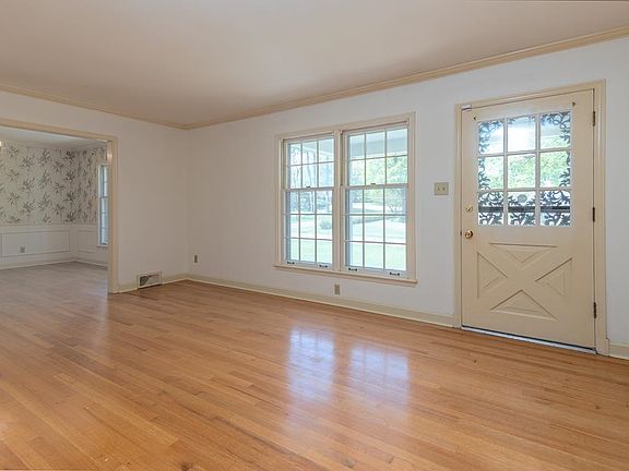 5th image of 2448 Elmore Park Rd