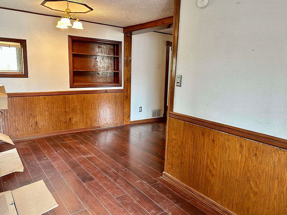 706 S Mechanic St, Decorah, IA 52101 Zillow