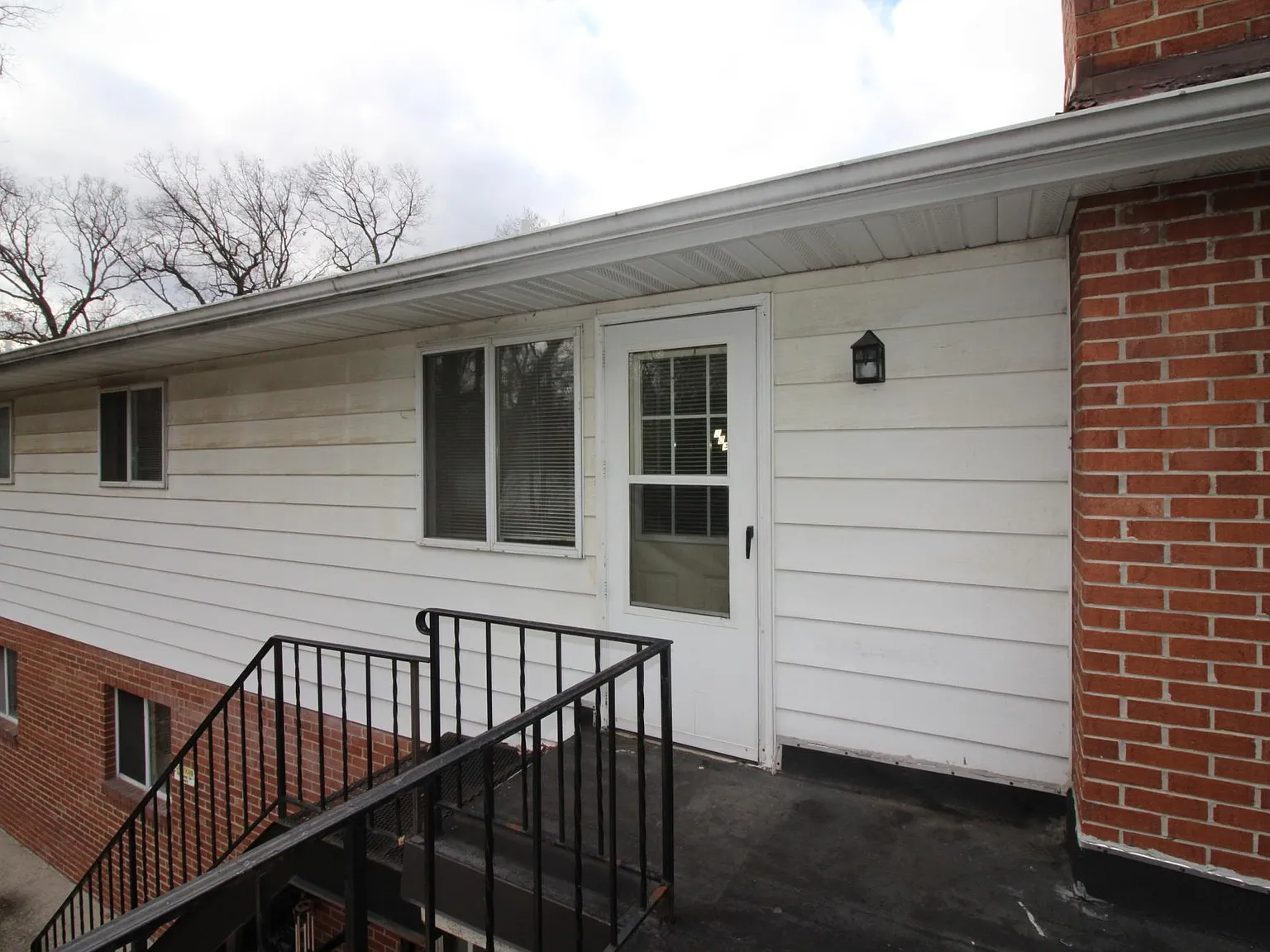2 bed, 700 sqft, $1,200 — Photo 2