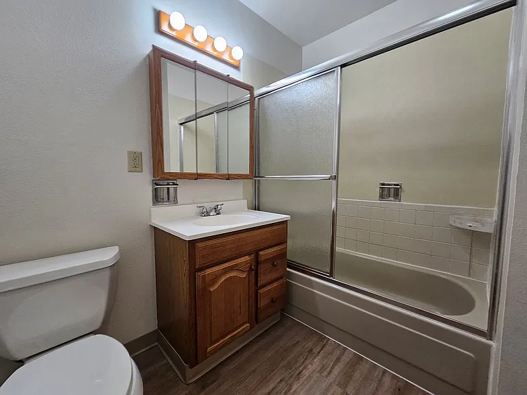 2322 Dearborn Ave #1-4 — Photo 24