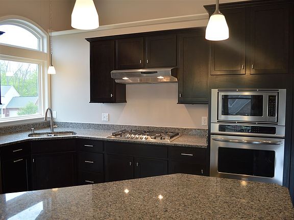 4th image of 1609 Tremont Ct #126TE