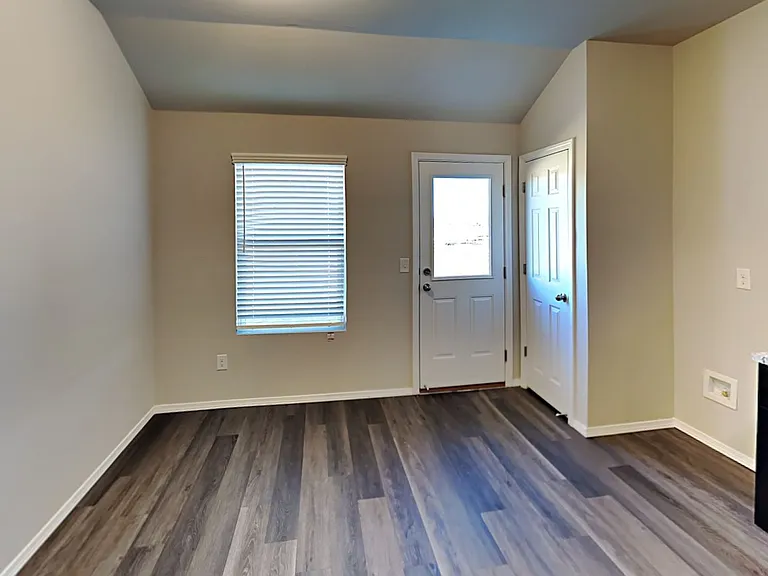 408 Fox Burrow Ln — Photo 7