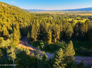 77 Redwood Dr, Thayne, WY 83127