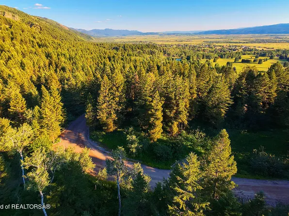 77 Redwood Dr, Thayne, WY 83127