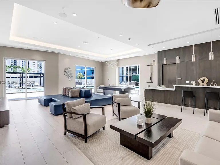 1010 SW 2nd Ave #1003 — Photo 38