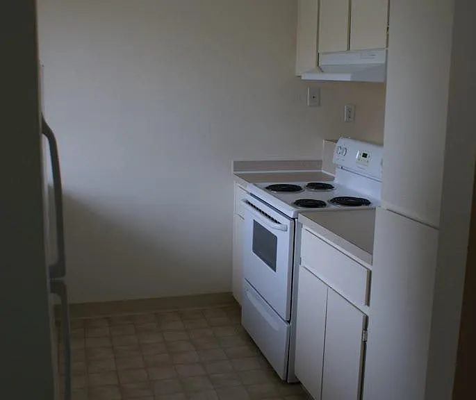 Pine Crest Apartments — Photo 2