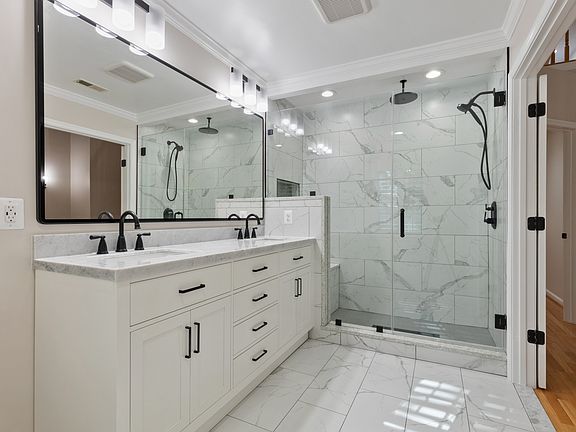 Primary Full Bathroom