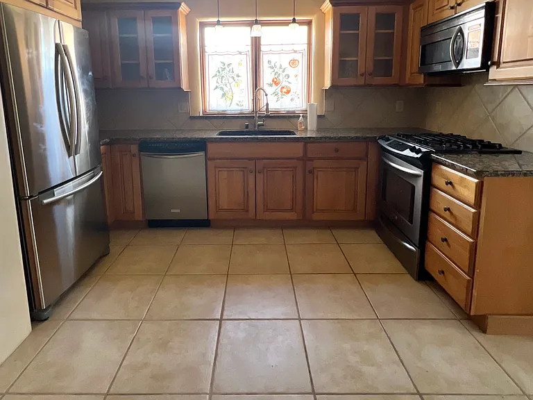818 W Manhattan Ave #B — Photo 6