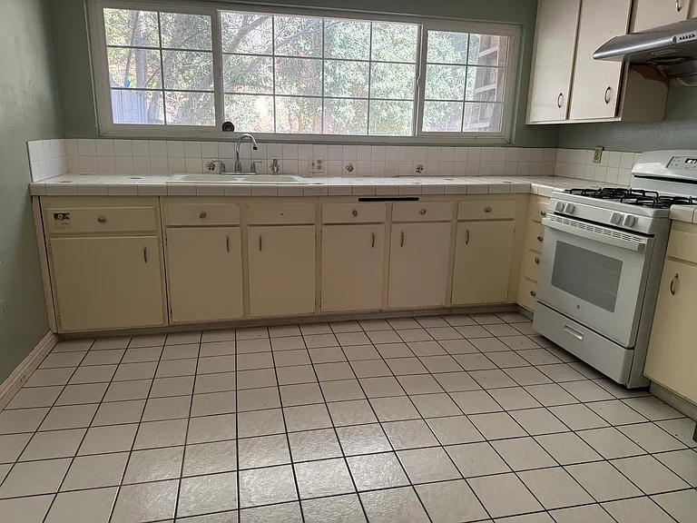 908 S Garfield Ave — Photo 4