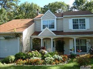 21 Samantha Dr, Coram, NY 11727